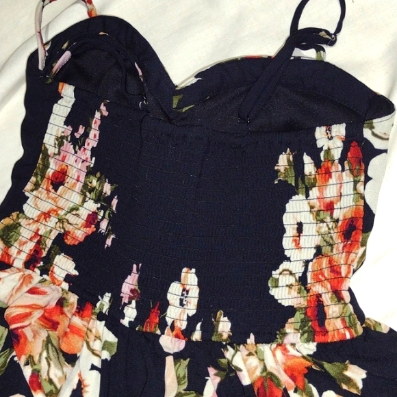 The perfect little sundress size extra small - Picture 3 of 3